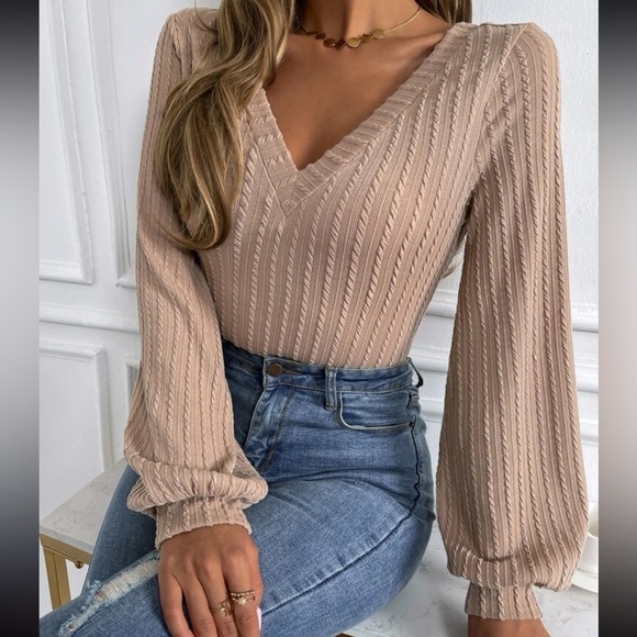 V Neck Rib-Knit Tee - Picture 2 of 6